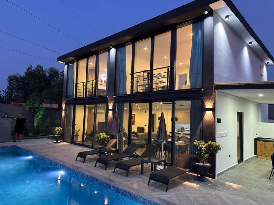 Havuz Jakuzili Luex Villa Fethiye