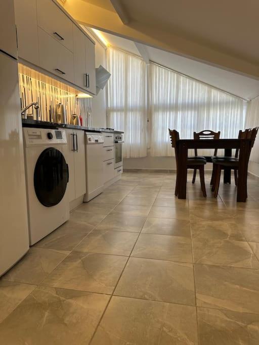 Camelia House Apartment *