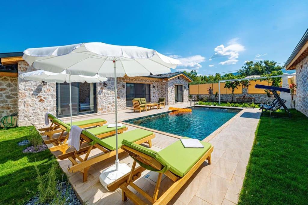 Canoezue 1 Villa