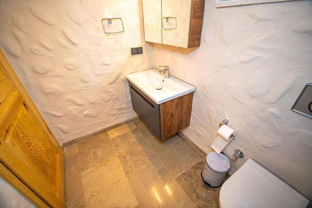 Canoezue 1 Villa