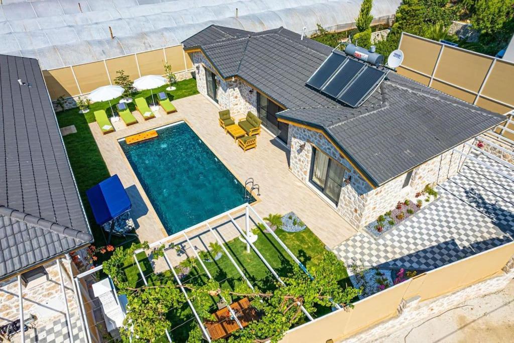 Canoezue 1 Villa