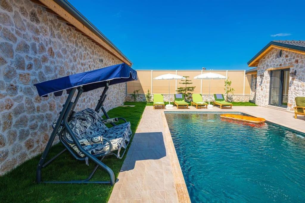 Canoezue 1 Villa *