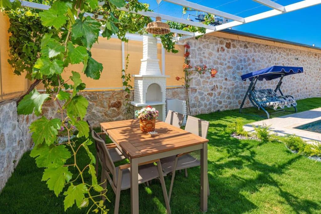 Canoezue 1 Villa *