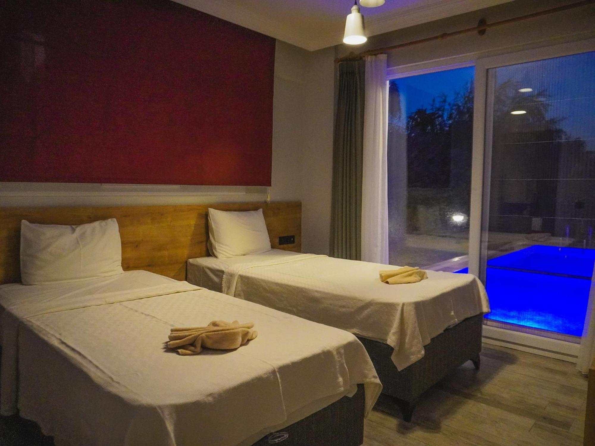 Pelit - 4 Yatak Odali Saunali Havuzlu Villa *