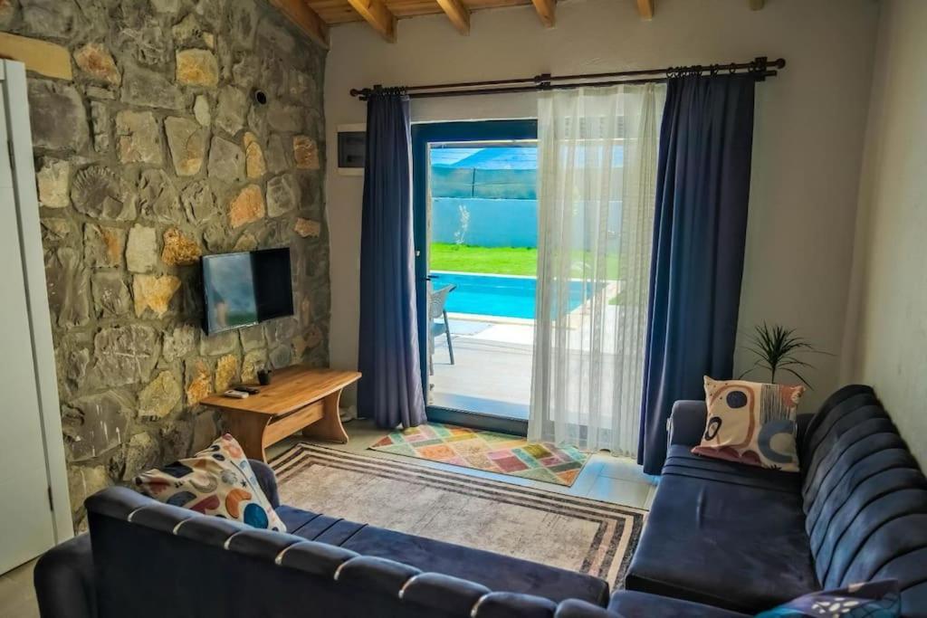 Yar 1 Apartment *