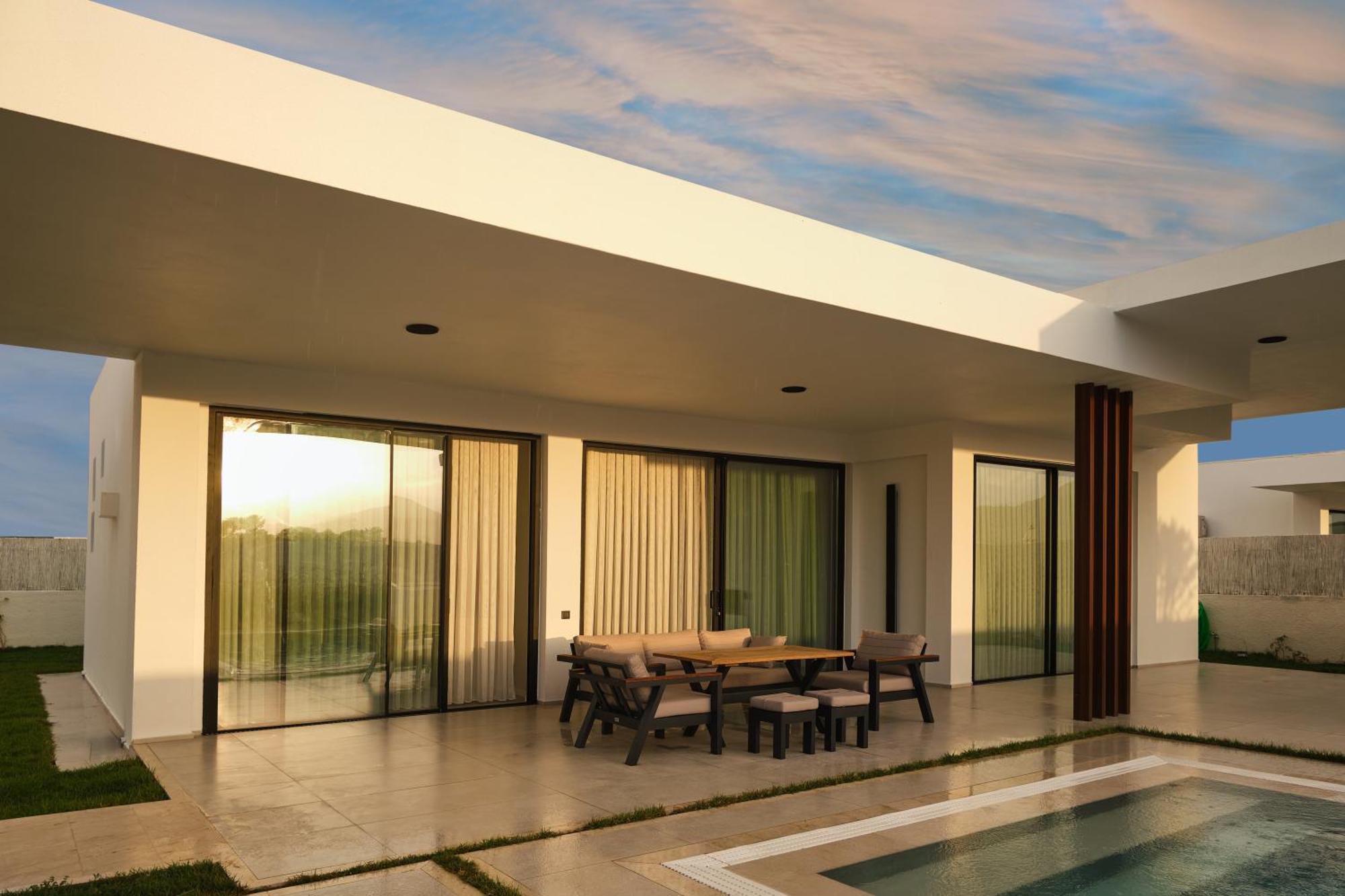 Villa Ashta / Color Block