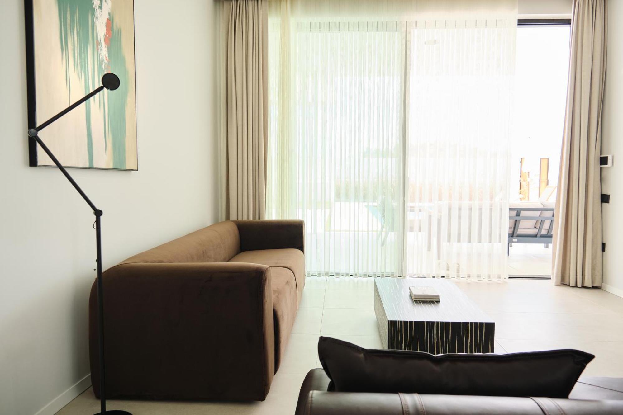 Ashta / Color Block Villa *
