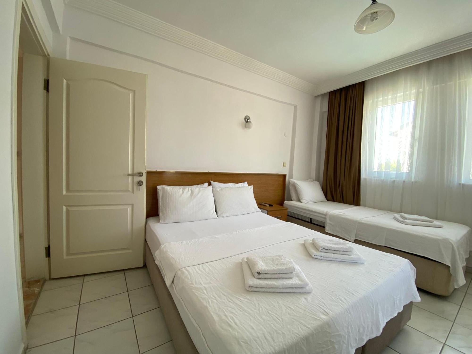 Cam Hotel *