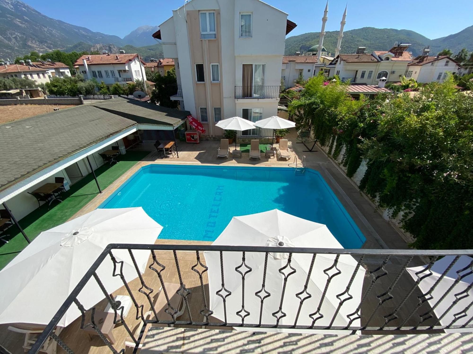 Cam Hotel *