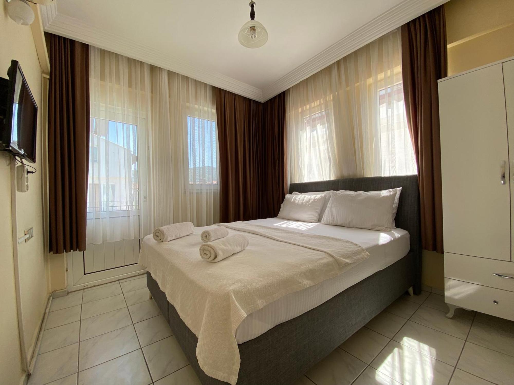 Cam Hotel *