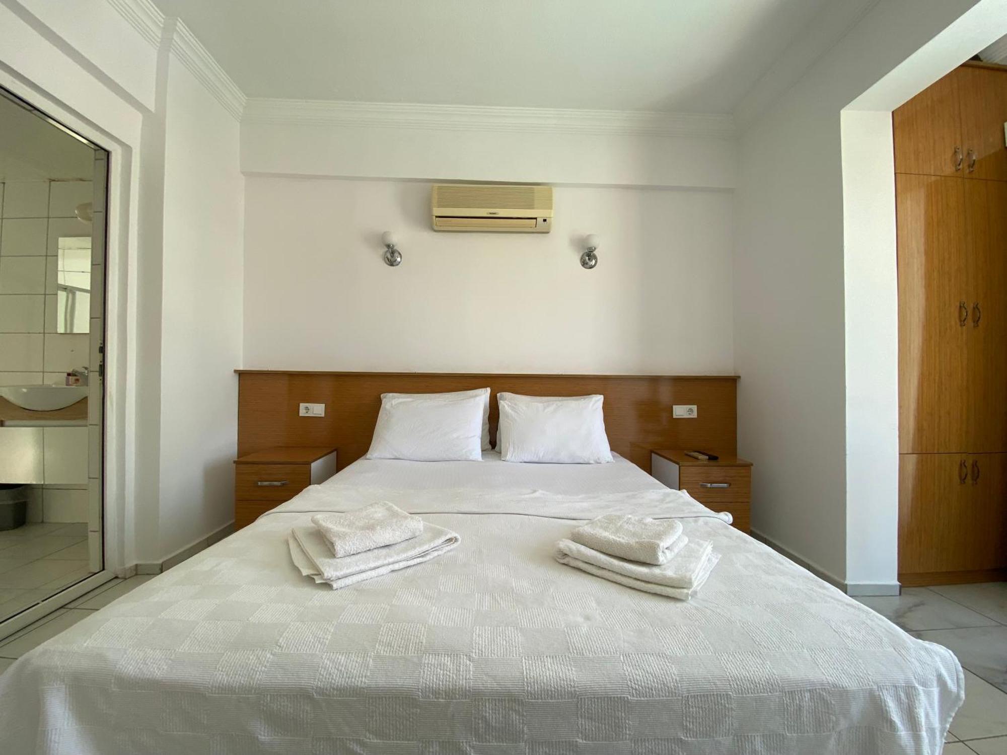 Cam Hotel *
