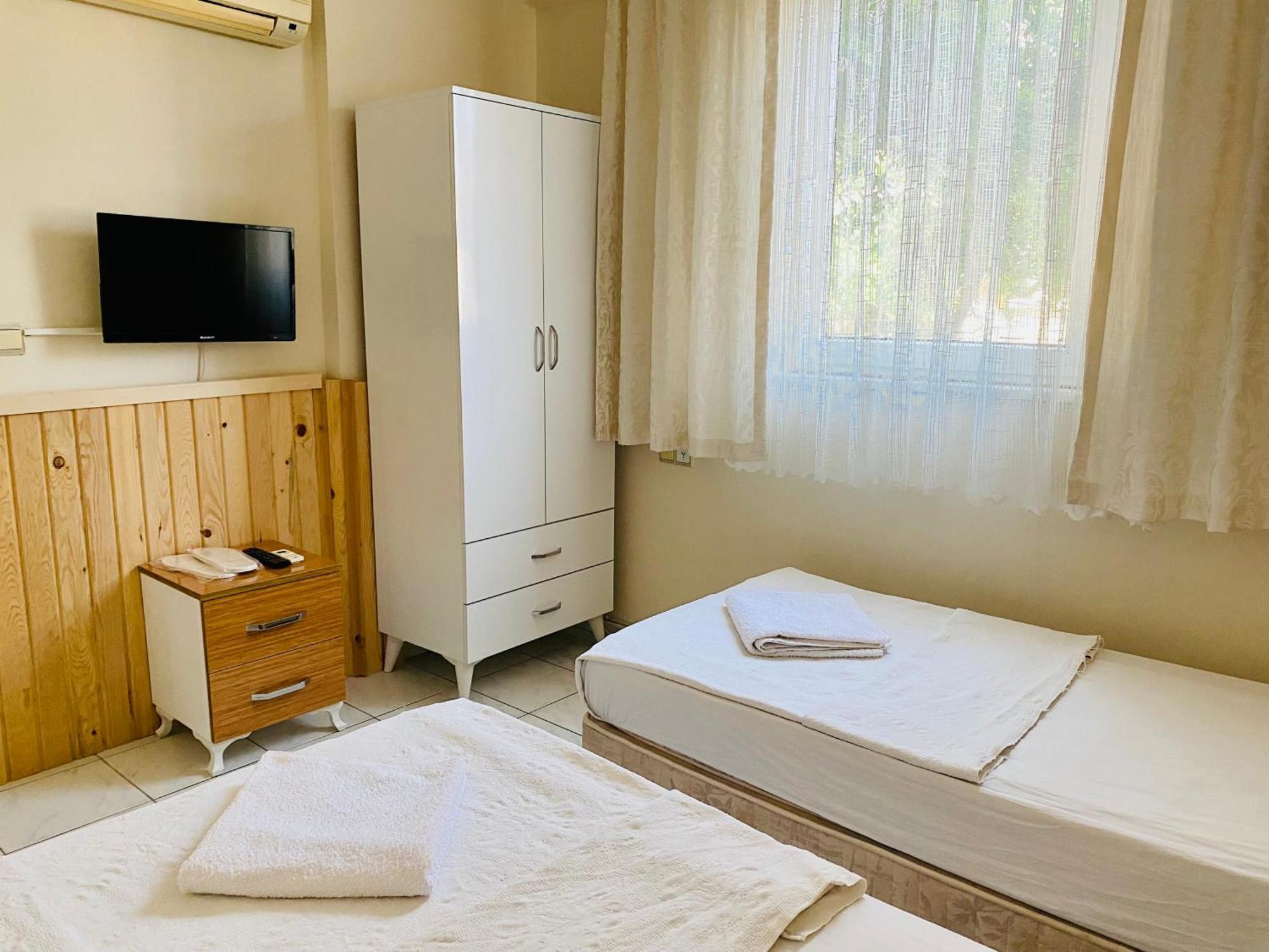 Cam Hotel *