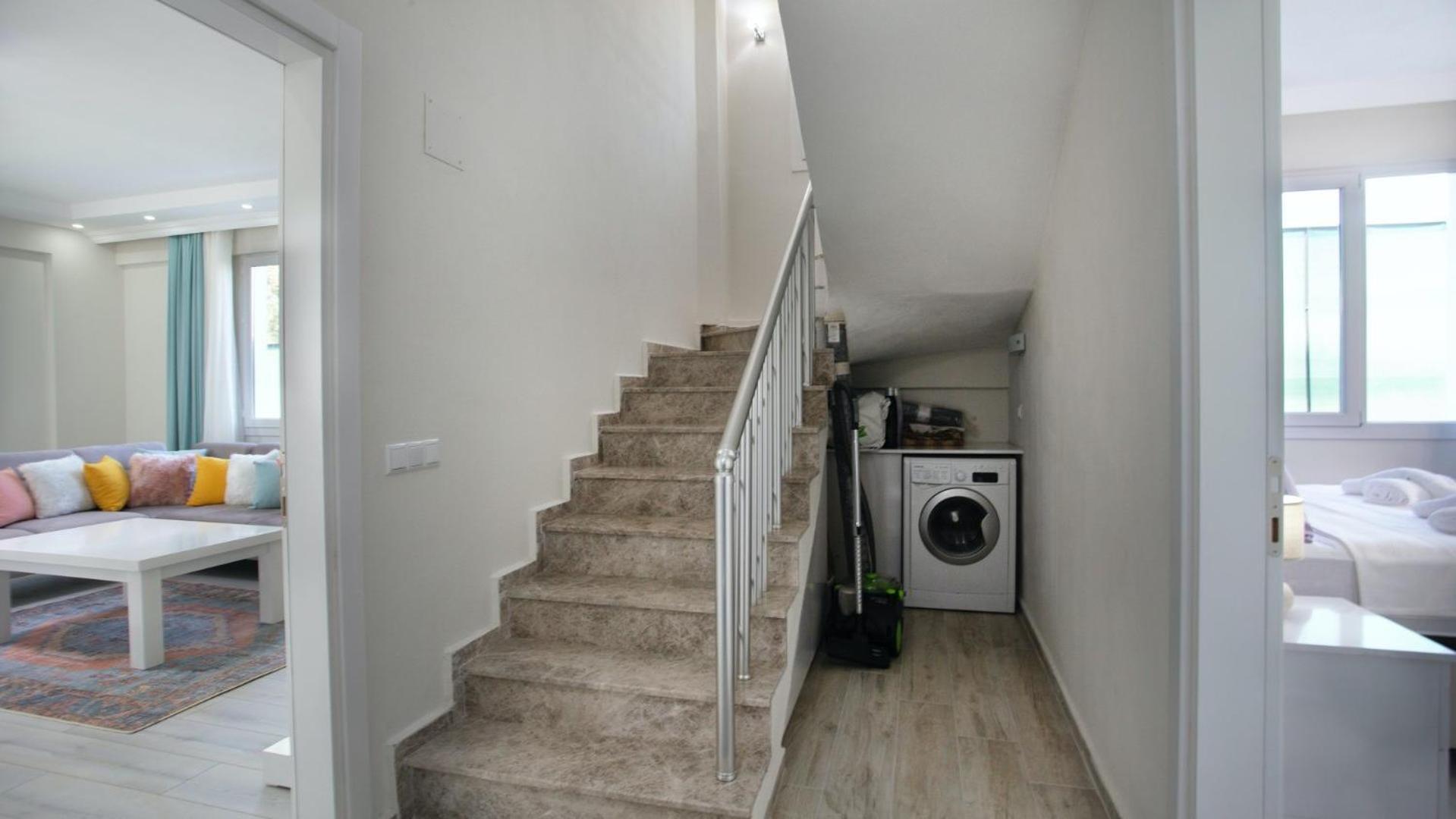 4 Bedroom 2555 *