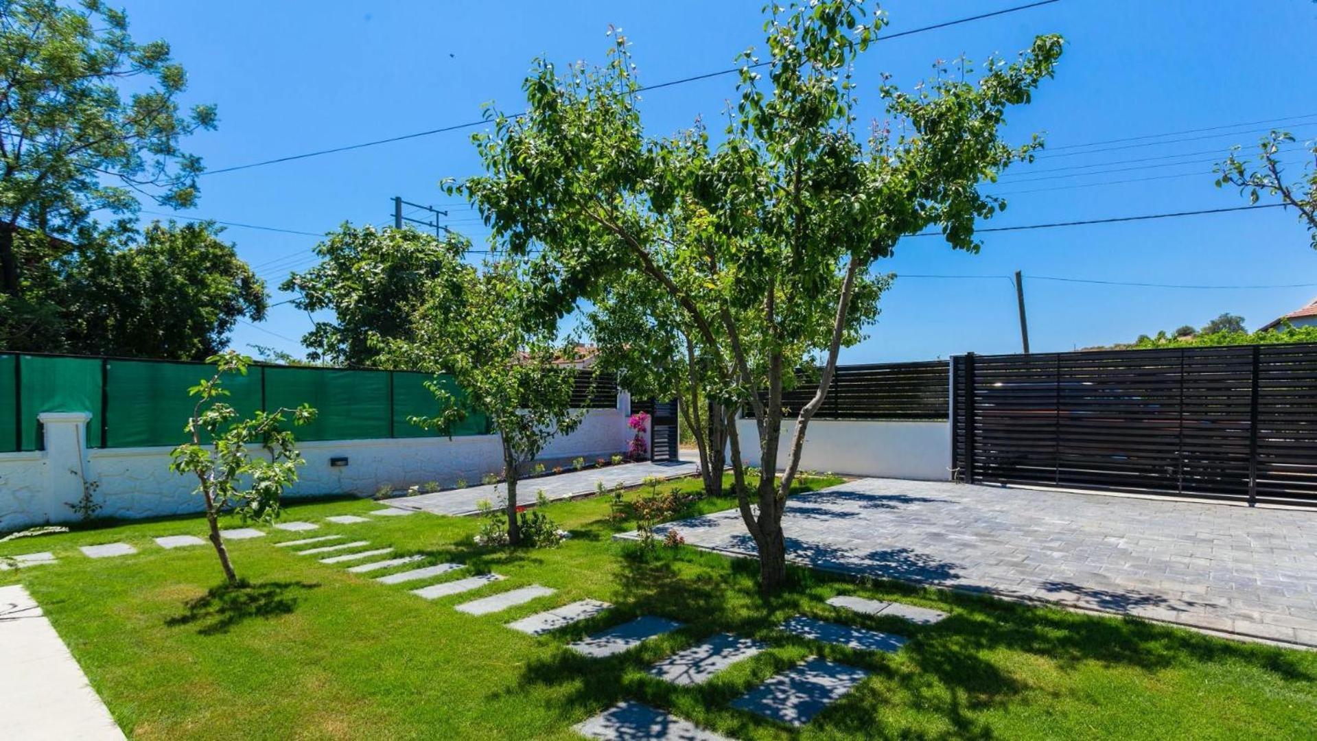 4 Bedroom 2555 Villa *