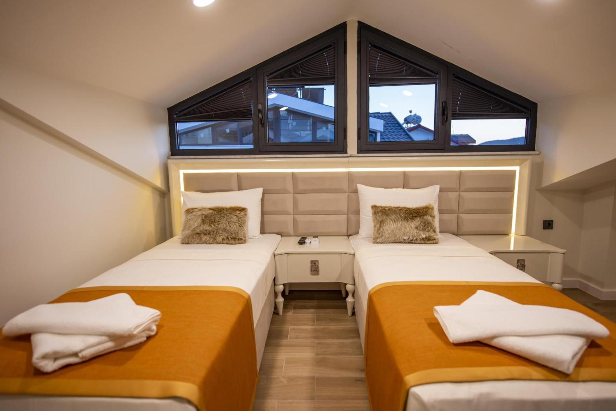 Oeluedeniz Ovacik 4 1 Salon 8 Kisilik Tatil Villasi Fethiye