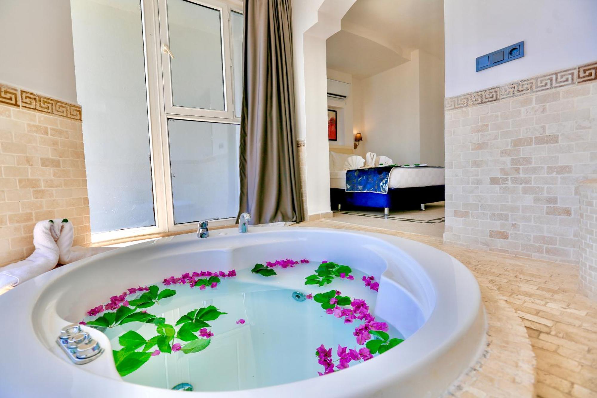 Tropical Deluxe Hotel