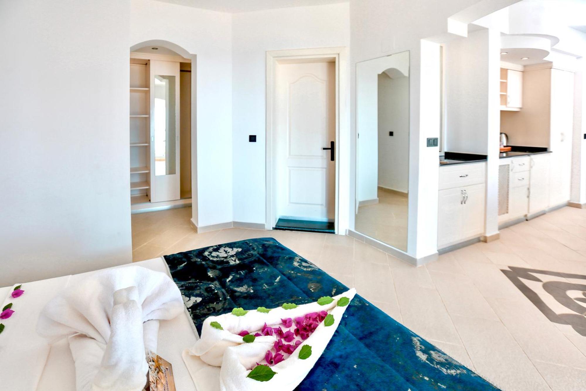 Tropical Deluxe Hotel 4*