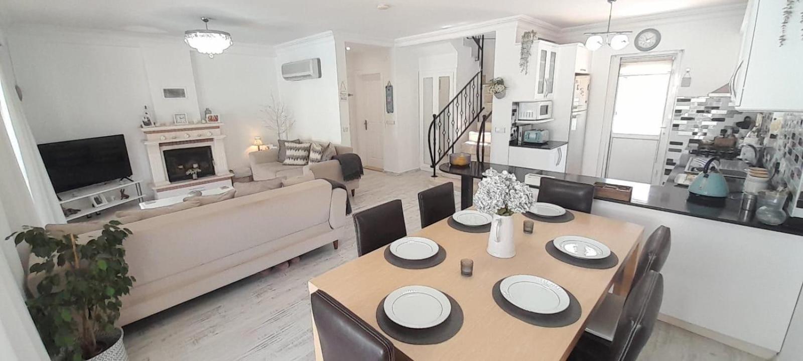 London By Luxury Group Villa