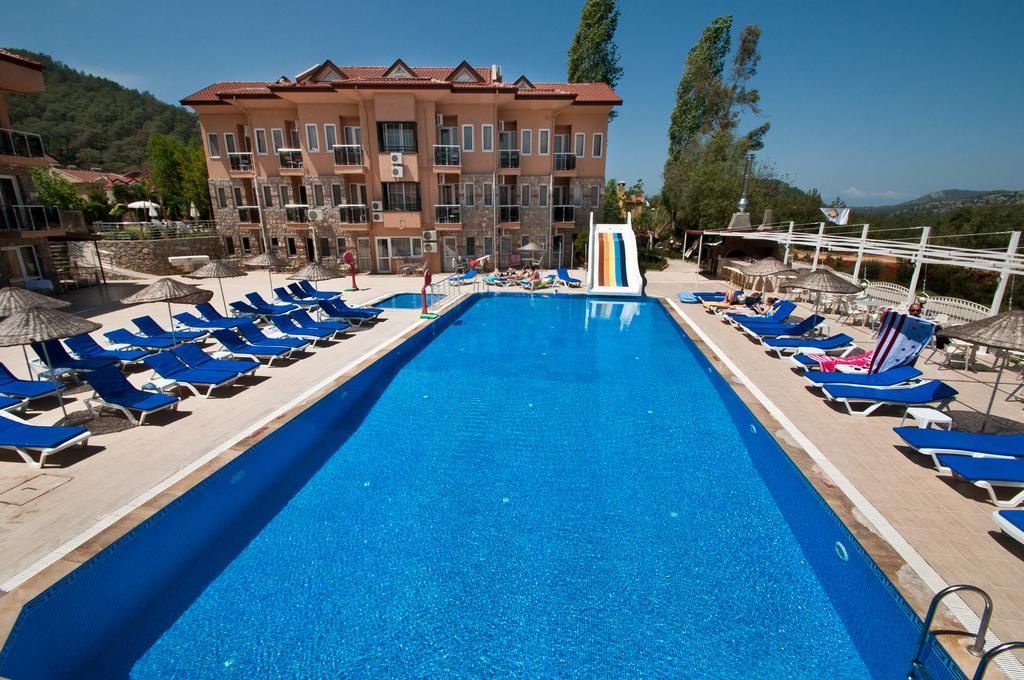 Flora Palm Hotel 4*