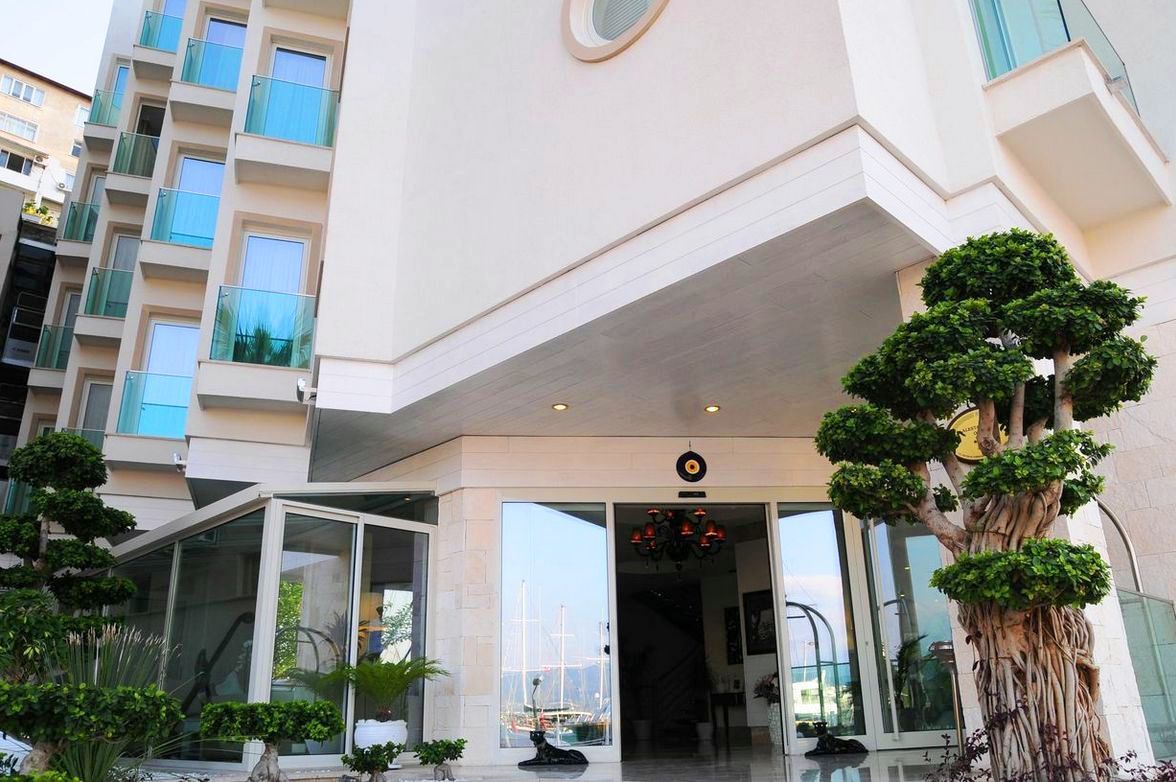 Alesta Yacht 4*