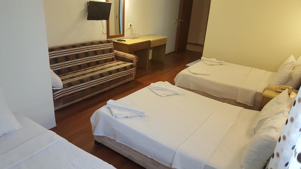Otel Berlin 2*