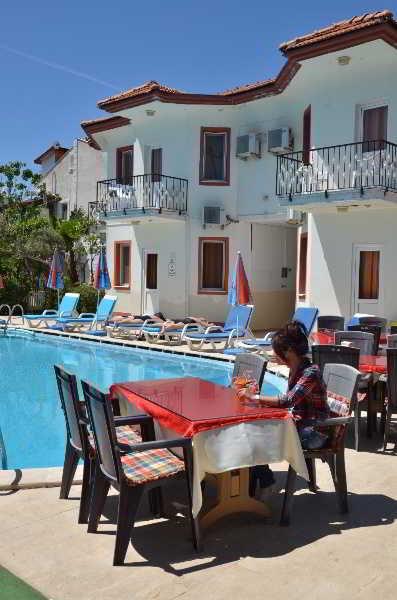 Otel Dost 3*
