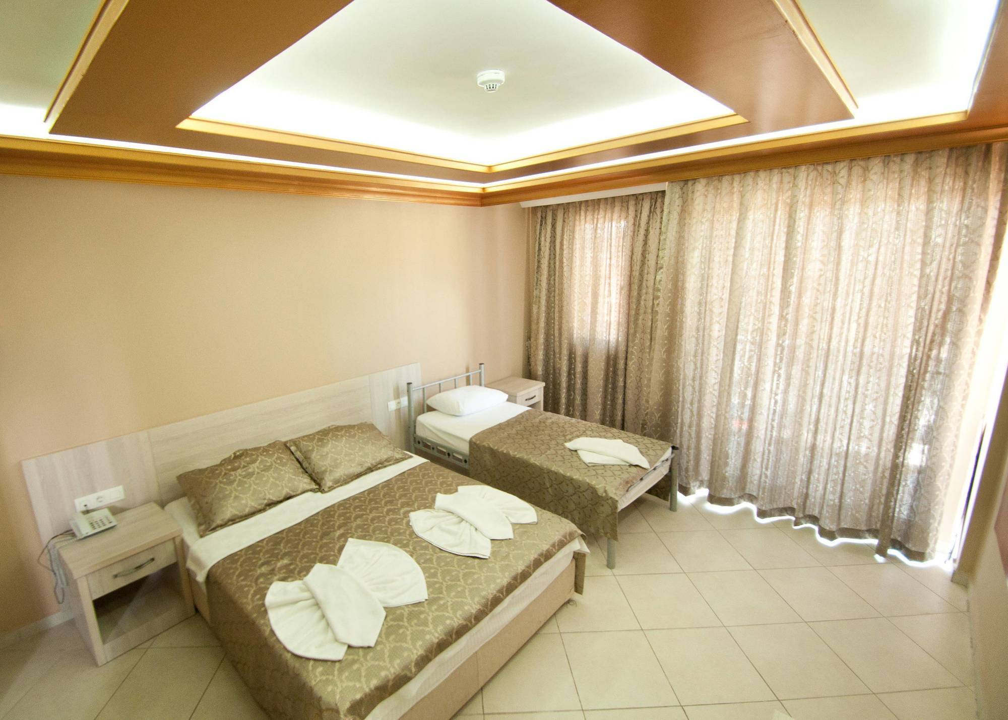 Flora Palm Hotel 4*