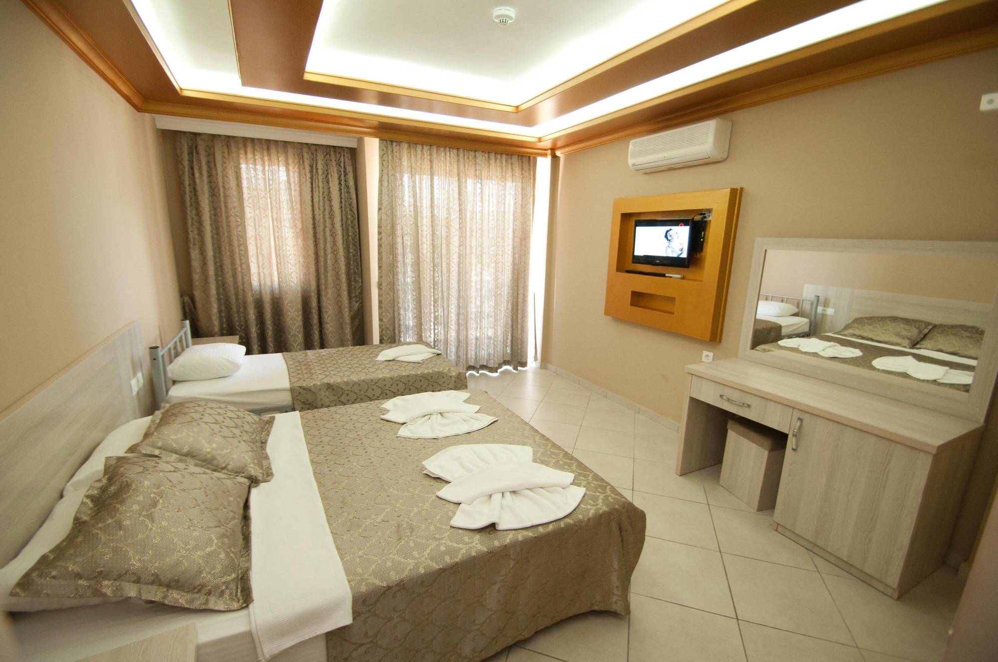 Flora Palm Hotel