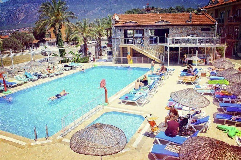 Flora Palm Hotel 4*