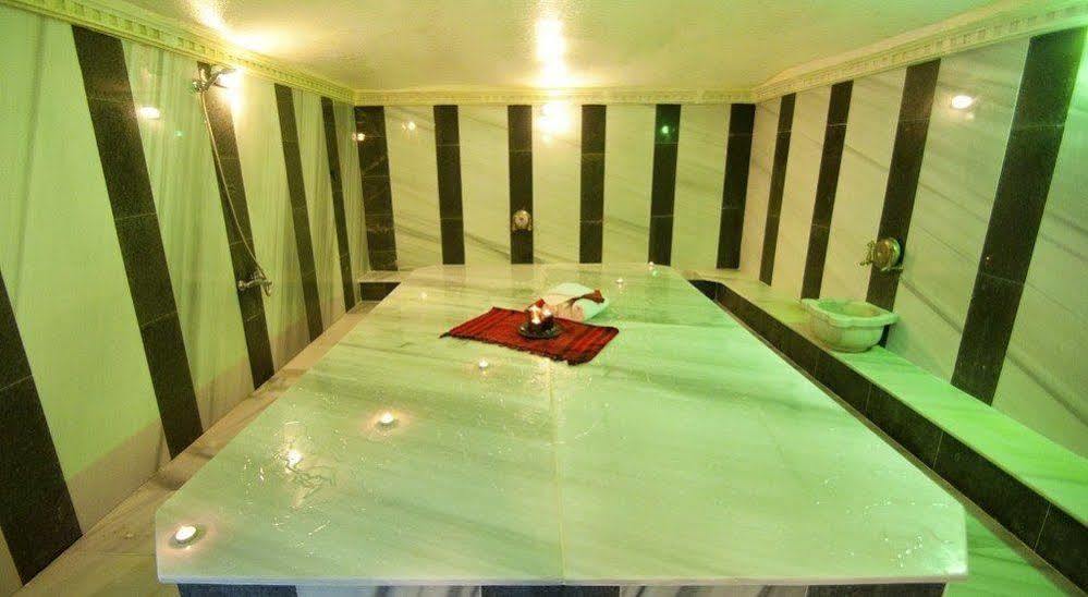 Flora Palm Hotel 4*