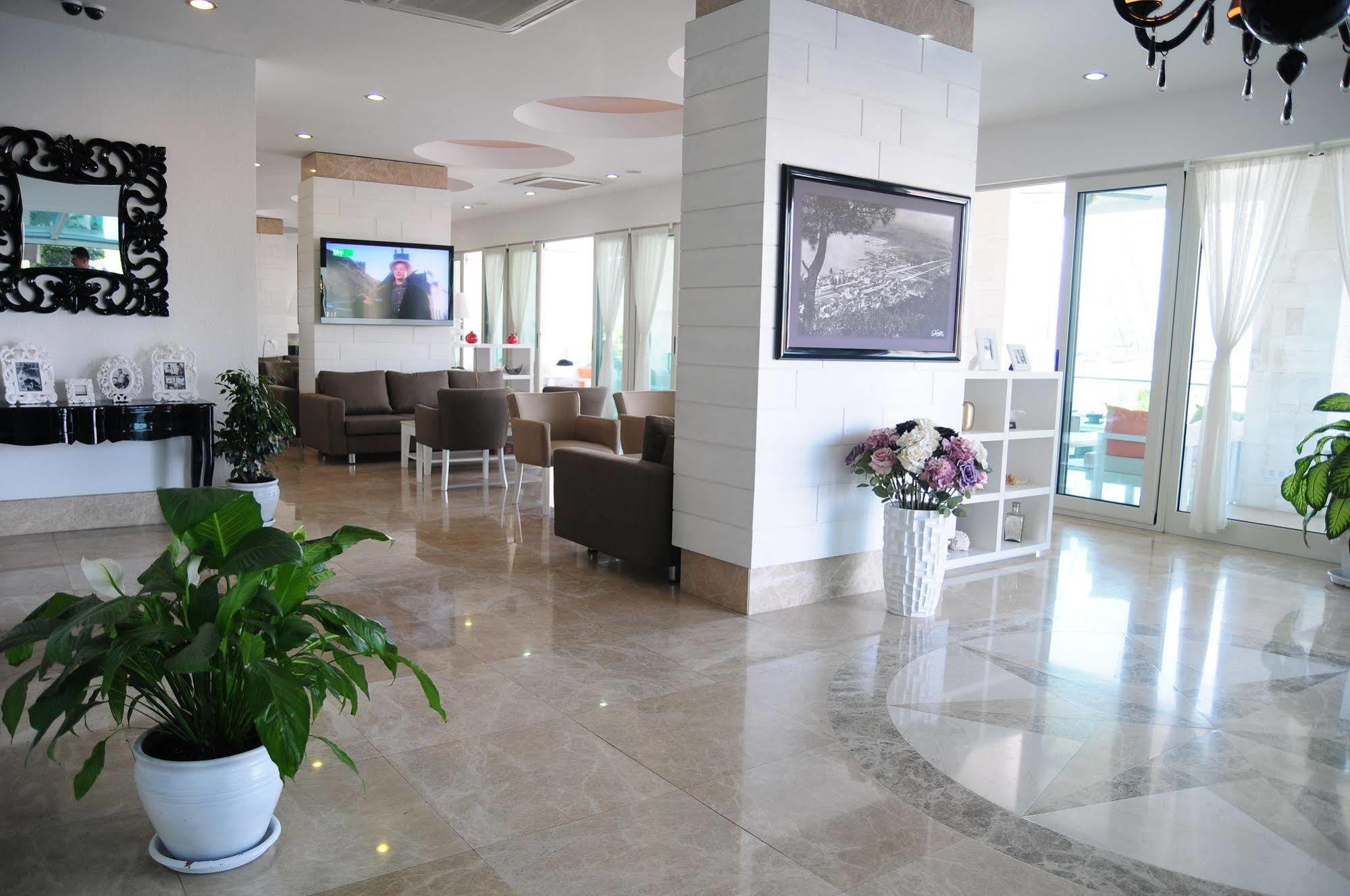 Alesta Yacht Otel