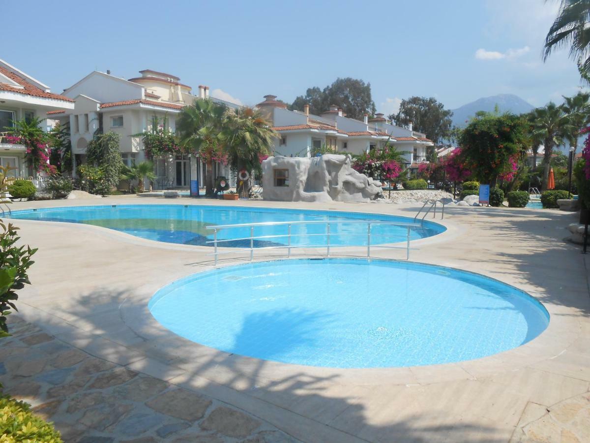 Villa Lisa Park Villas *