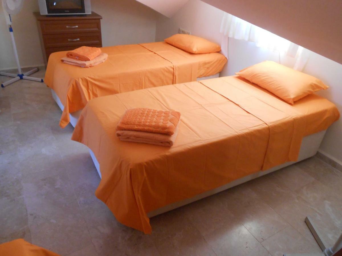 Villa Lisa Park Villas *