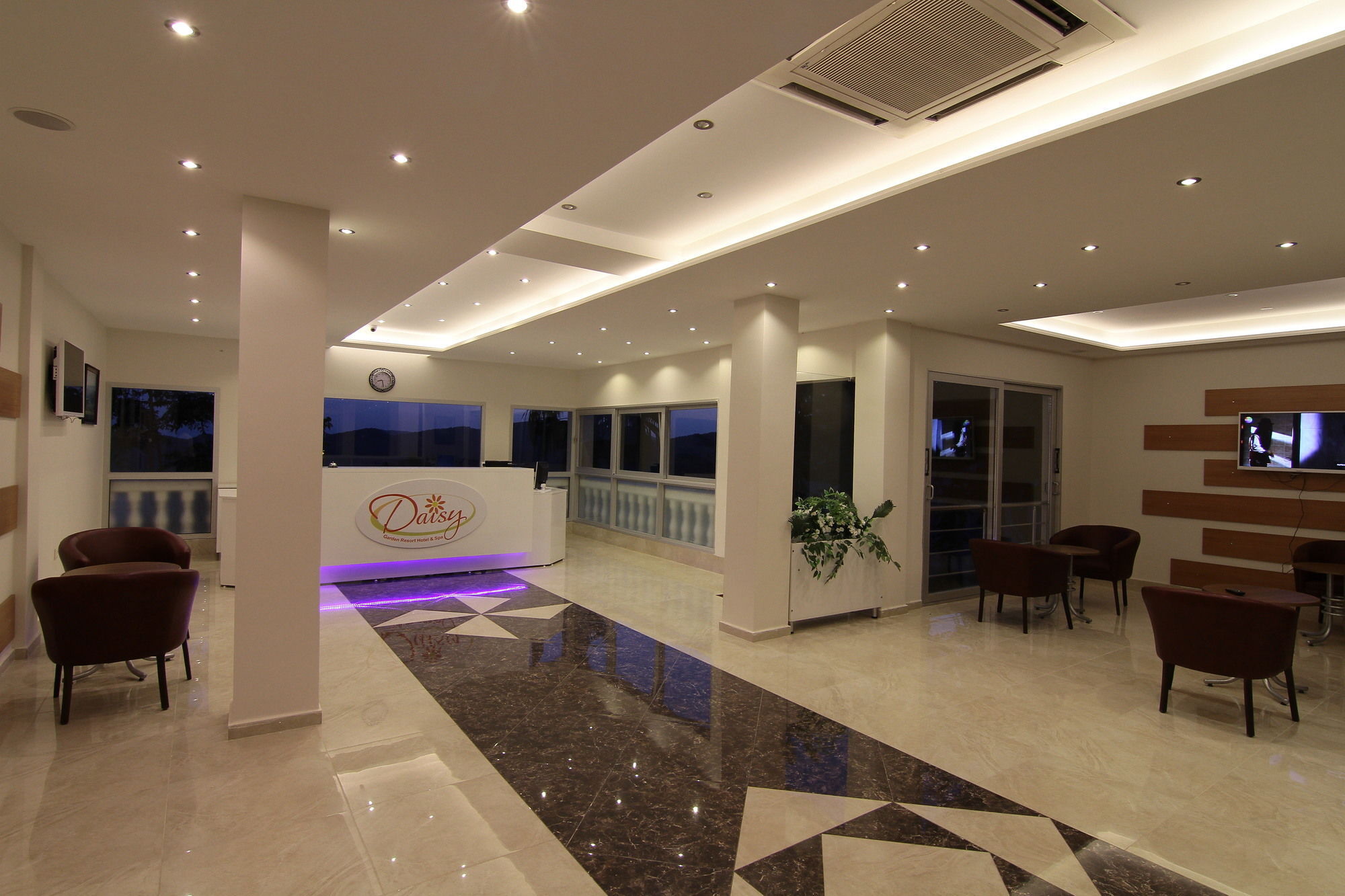 Hotel Daisy Garden 3*