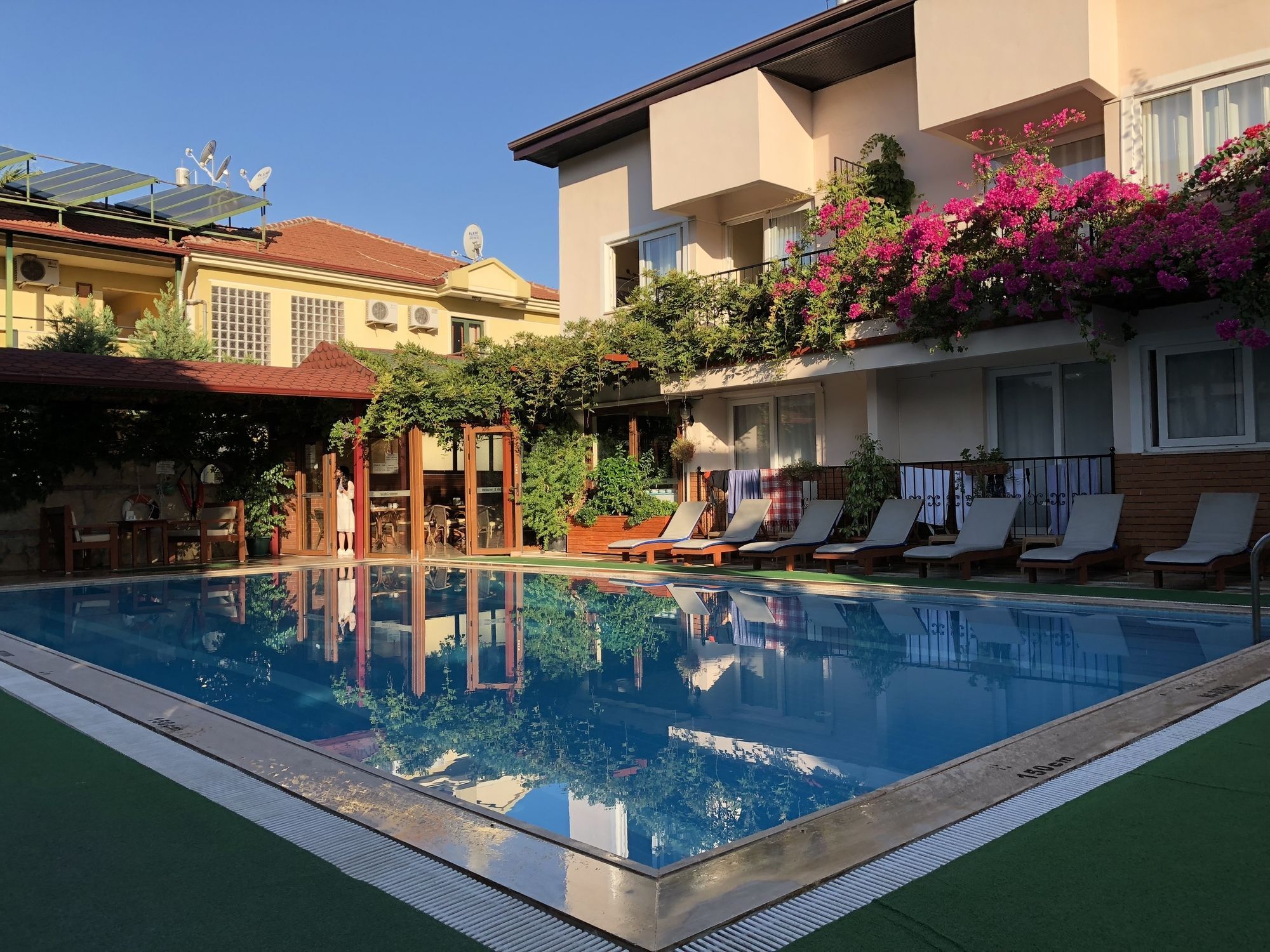 Ten Apart Hotel
