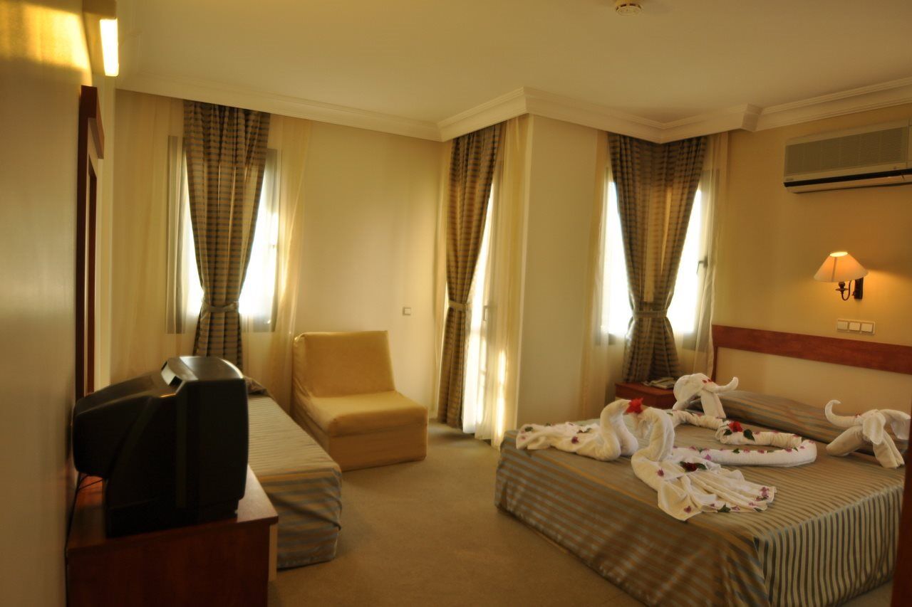 Golden Moon Otel 3*